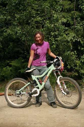 Darcy and her new women specific freeride bike-The Vixa.