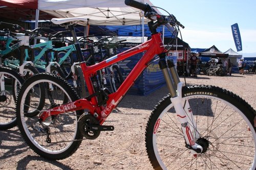 Commencal Meta 6 looking sharp in red