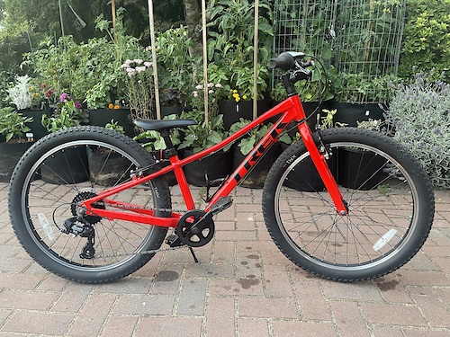 TREK 24インチ レッド 直接引取り限定 2022 TREK Precaliber 24 8-speed kids' mountain bike, red For Sale