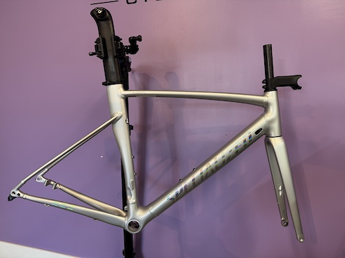 ⭐︎specialized allez フレーム ジャンク品⭐︎ ⭐︎specialized allez フレーム ジャンク品⭐︎ - メルカリ