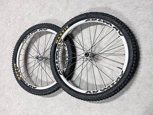 MAVIC 「マヴィック」 CROSSMAX 26 シマノ10速 ホイールセット