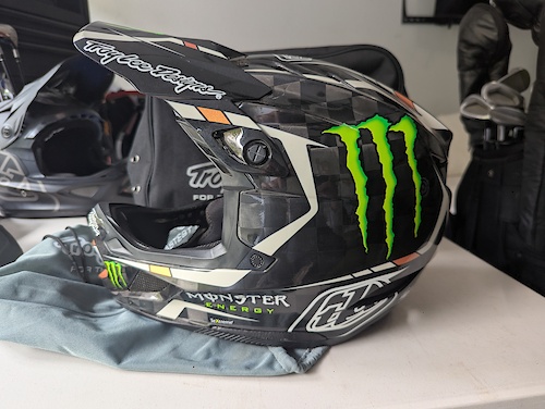 Troy Lee Designs Adult Full Face D4 Carbon Helmet w/MIPS