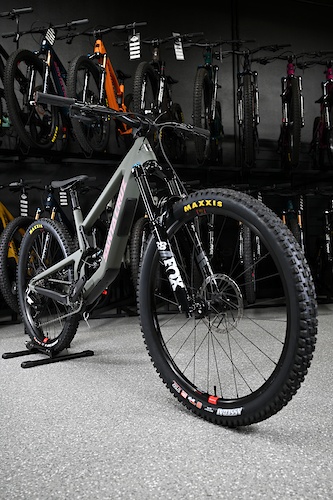 SANTA CRUZ BICYCLES サンタクルズ＜Bullit＞ リアサスMTBフレーム(USED)　Fox Racing Shox リアショックユニット付き Made in USA SANTA CRUZ BICYCLES サンタクルズ＜Bullit＞ リアサスMTB