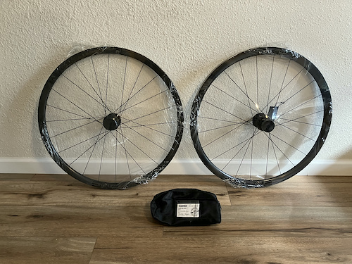 ENVE M60 × Chris King R45D ホイール ENVE G23 Chris King R45D 24/24 Carbon Gravel Wheelset