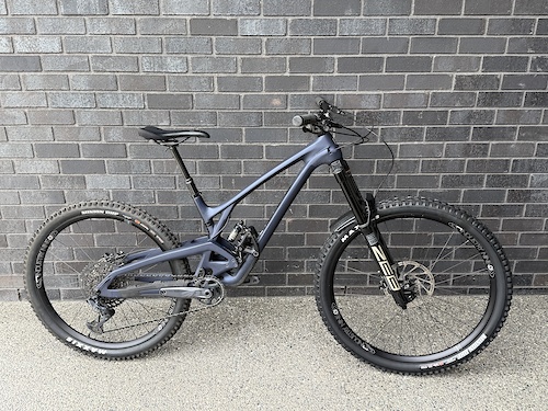 EVIL INSURGENT Mサイズ 29/27.5 カーボンフルサスMTB EVIL INSURGENT Mサイズ 29/27.5 カーボンフルサスMTB