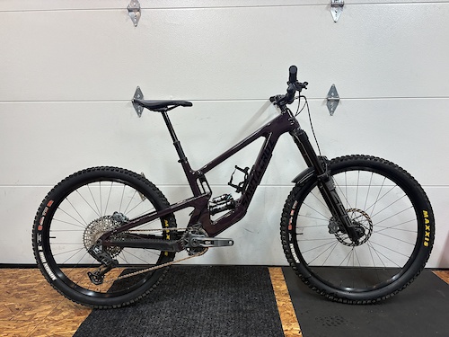 【新品・未使用】SANTA CRUZ SMBB pro model 6.1 s-l1200.jpg