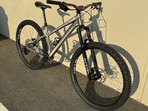 Banshee バンシー　パラドックスv.1　Ｌサイズ Banshee Paradox V3 Frame - Reviews, Comparisons, Specs