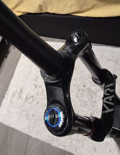 【中古美品】ROCKSHOX YARI RC 27.5 160mm RockShox Yari RC Suspension Fork - 27.5