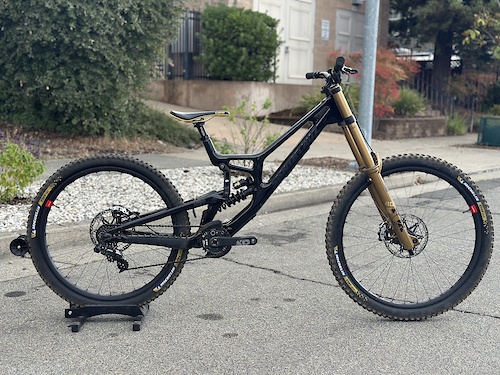 SANTA CRUZ V10.5 26 inch Sサイズ ダウンヒルバイク The Santa Cruz V10 is the king of downhill! The ultimate