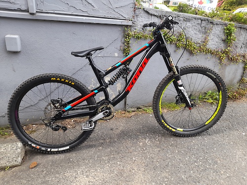 ダウンヒルバイク　KONAスティンキー 2007年コナ・スティンキーのアップグレード : r/mountainbiking