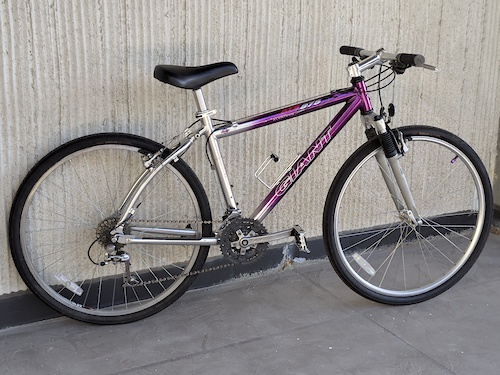 Vintage Giant ATX875 Mountain Bike - Size XS/S For Sale