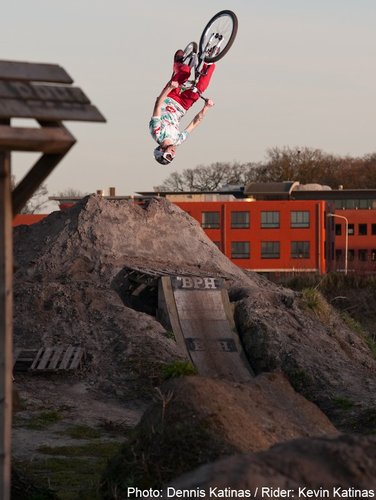 Flip.
Training on dirts for the first time after his collarbone fracture from White Style.