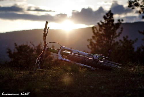 Bike laying in the sunset at Knox Mtn - Laurence CE - www.laurence-ce.com