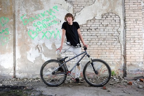 Alexey just assembled his new Cody. Congratulations !!! dartmoor-bikes.com