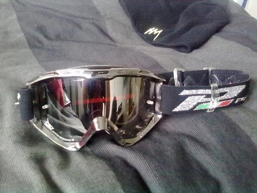 My new Progrip goggles, with silver mirror lense...they were expensive but theyre cool:D