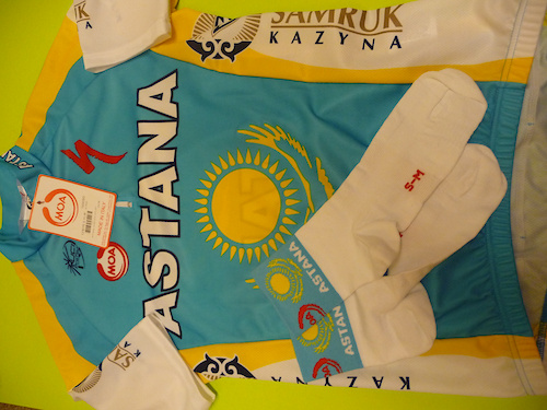 Team ASTANA jersey + socks
SIZE 2
Small

NEW with tags