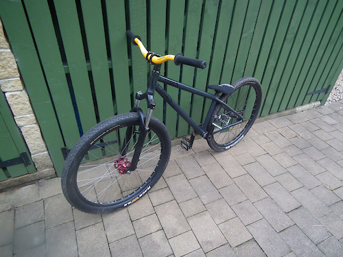 my bike before i got my new forks,stem,bars,wheel and put my dth back on the rear