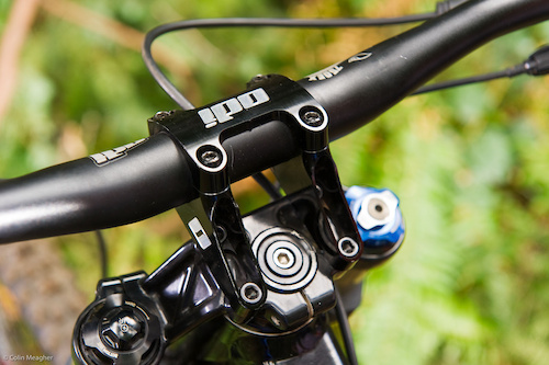 The ODI Flight Control Direct Mount Boxxer Stem measures in at 50mm. This stem features moto style clamping--the top two bolts are designed to bottom out, so only the bottom two bolts need be tightened to a torque setting.