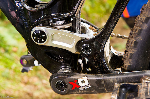 The rear shock mounts low in the frame for a lower center of gravity and better cornering. This combined with the DW-link s anti-squat characteristics makes for a low stiff bike that corners on a dime without the penalties normally associated with a low BB. The DW linkage shown here is mounted on 17mm pivot pins with a double row of EnduroMax bearings for long life and a supple ride. Additionally the short DW link and the 83mm wide bb shell contribute to minimize lateral flex.