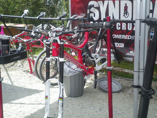 steve peats bike in the santa cruz syndicate pit