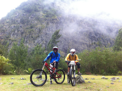One of the best "enduro - trail " on Réunion Island 

3 HOURS, start on Volcano, end on a Riviera  near sea :-)

Push hard and carry the bike for 45 m
Then more than 30mm pur dh trail, and next some enduro section with a bit pedaling !