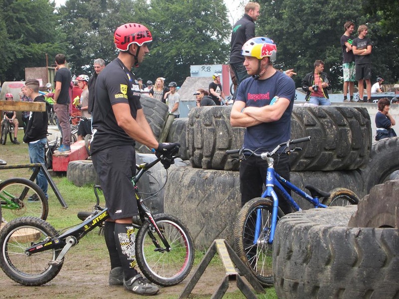 Two legendary riders having a chat at Radical Bikes last weekend.