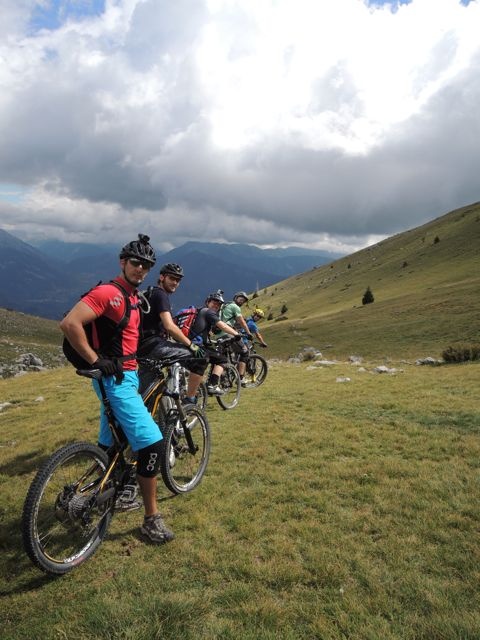 epic trails
good weather
superb guiding
nice food/hotels/...

very very nice riders!!!!