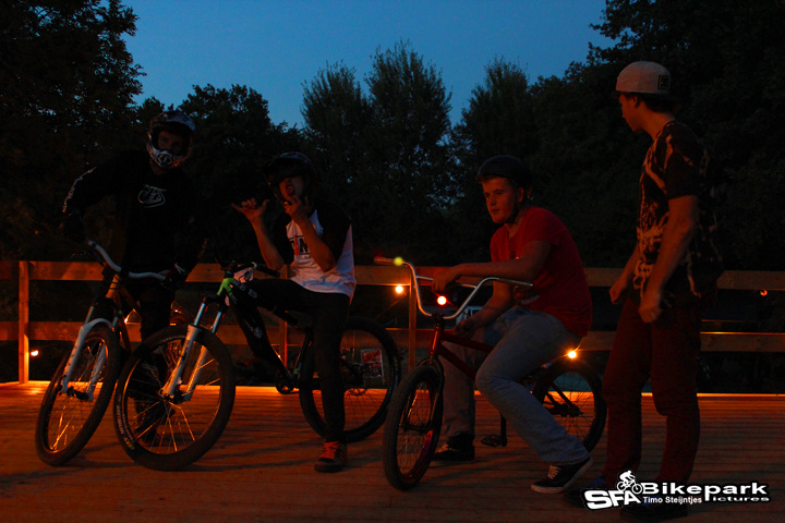 Foam Pit session in the dark. SFA Bikepark's 5 years anniversery!
