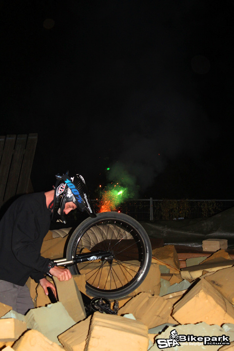 Foam Pit session in the dark. SFA Bikepark's 5 years anniversery!