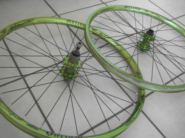 2009 NEW Azonic Outlaw 26 Inch Wheelset GREEN For Sale