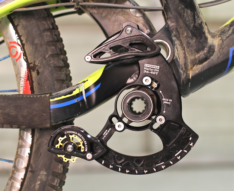 Downhill on sale chain guide