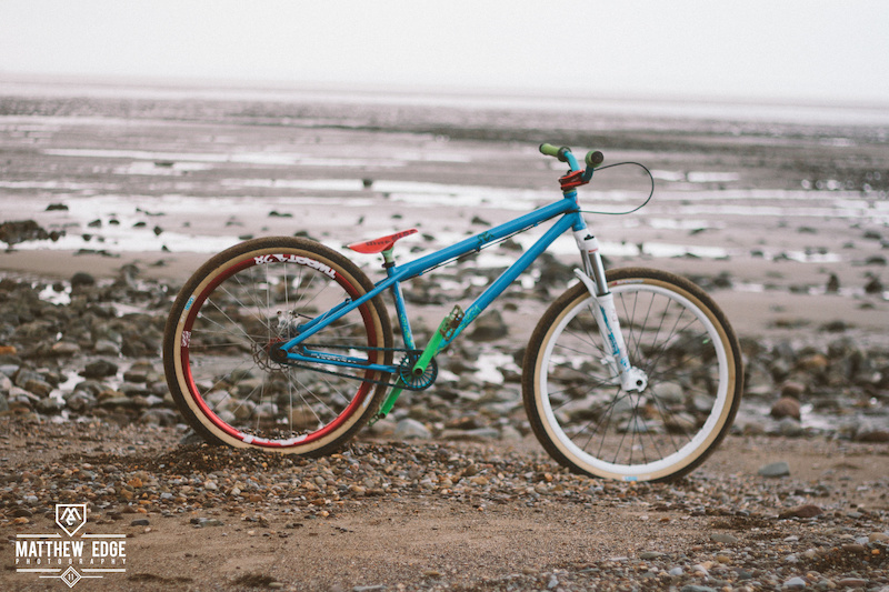 my kona shonky on the beach just outside sand bay trails.
photo credit to Matthew Edge