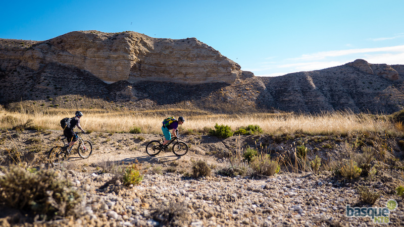 Chasing the singletrack down into the canyons in Spanish Utah
