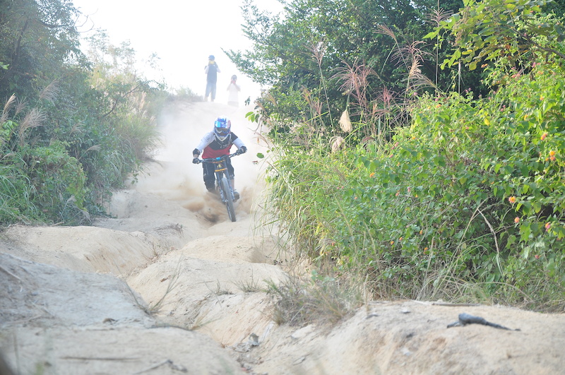 Downhill Rider Ding Ding from China. - Pinkbike