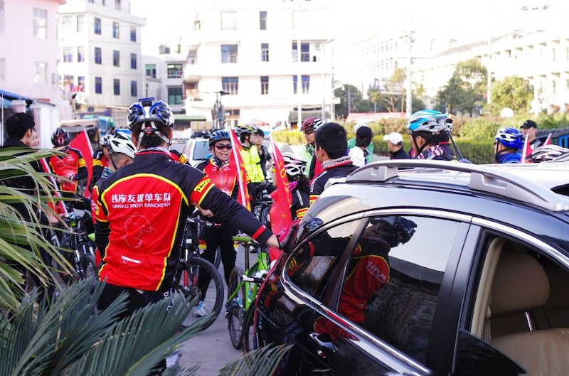 QianKu Cycling Club held a "Bicycle Ring" event at the World Car Free Day, China.