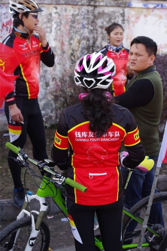 QianKu Cycling Club held a "Bicycle Ring" event at the World Car Free Day, China.