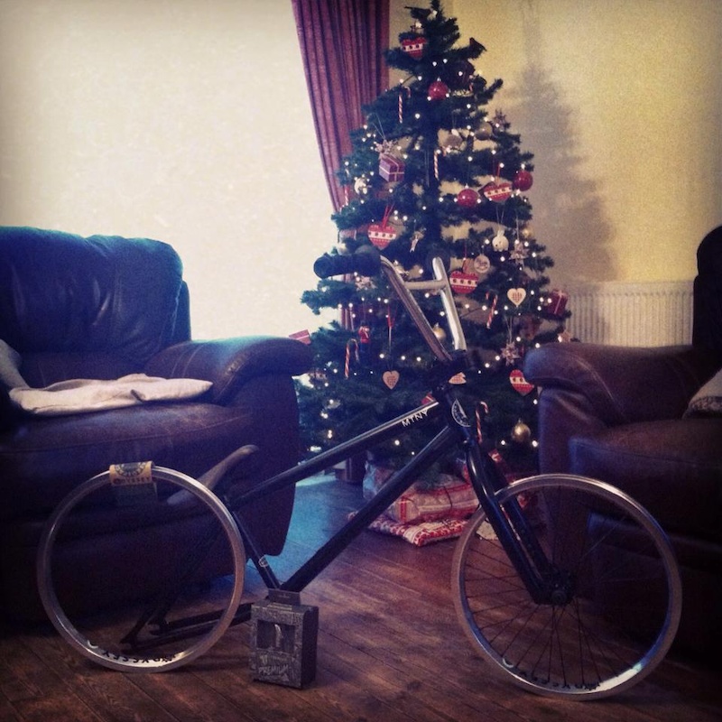 got my front wheel all built up and got my rear rim. just waiting on chistmas for rear hub