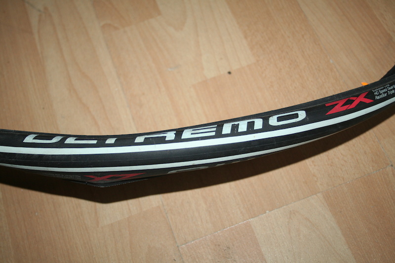 schwalbe ultremo zx evo line folding tire 700x23c For Sale