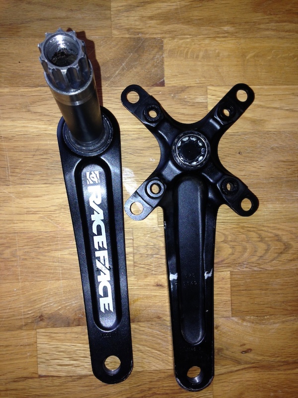 2013 RaceFace Turbine Crank Arms Used for 1 season
68/73 mm BB shell
175mm length Arms
2x10 speed
80/120 B.C.D.
Chainline made for 49.5mm (48.5mm-50.5mm Adjustable)
Can include 26t/38t chainrings that have been used for 1 season