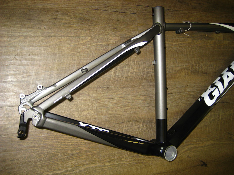 2013 GIANT XTC MOUNTAIN BIKE FRAME 