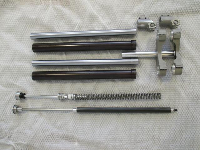 Very , very rare mojo x1 forks based around the mr dirt F.A.T fork but with full titanium internals and spring , custom sealed rebound damper cartridge and titanium bolts.
These were supposed to be produced by mojo until the fox 40 arrived and they ended it.
Only 5 sets were made.