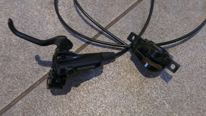 Shimano M596 (deore?) hydralic disc brakes-
Front and rear brakes /levers