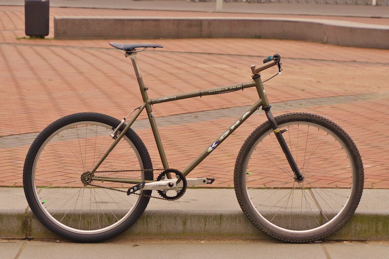 vintage mountain bike commuter