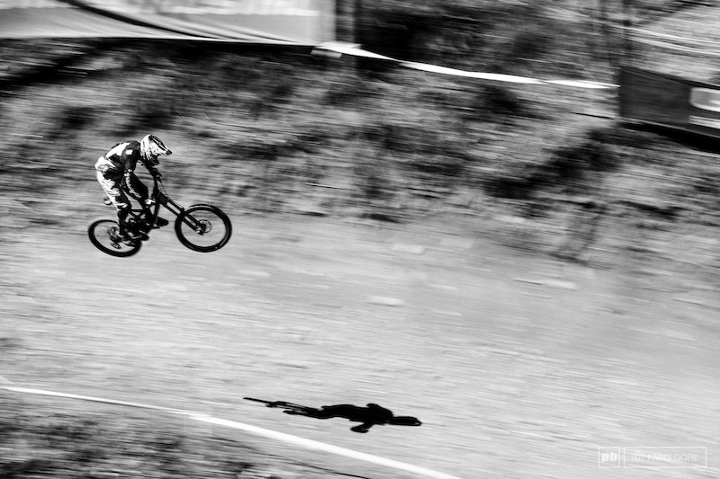 Luca Shaw chasing his shadow to get his first World Cup win as a junior. The American rider on SRAM Troy Lee Designs is proving up to a much anticipate season.