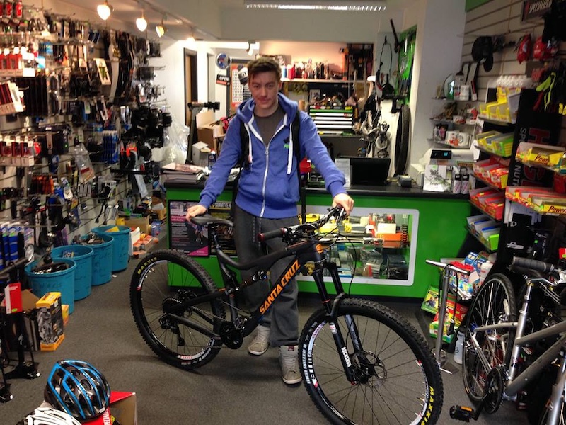 Picking up my new Santa Cruz Bronson Carbon enduro race bike in Bespoke Cycles Bray.

Supported by Bespoke Cycles
www.BespokeCycles.ie