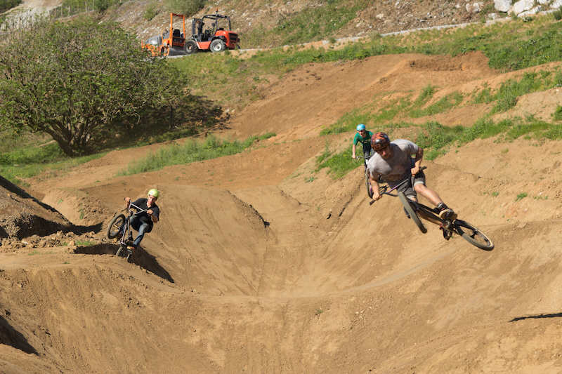 Opening day of Irrisarri Land, first bikepark in the Basque Country!

Dirt Pipe