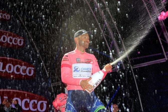 Svein Tuft (Orica-GreenEdge) celebrates his first time in a Grand Tour leader's jersey...

Photo: © Bettini Photo