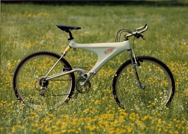Dupont prototype, around 1992.  Looks like a Trek Y with the swingarm of a Proflex.