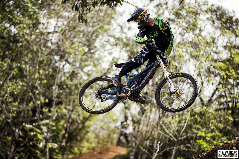 User Experience: DH Riding in Costa Rica - Pinkbike