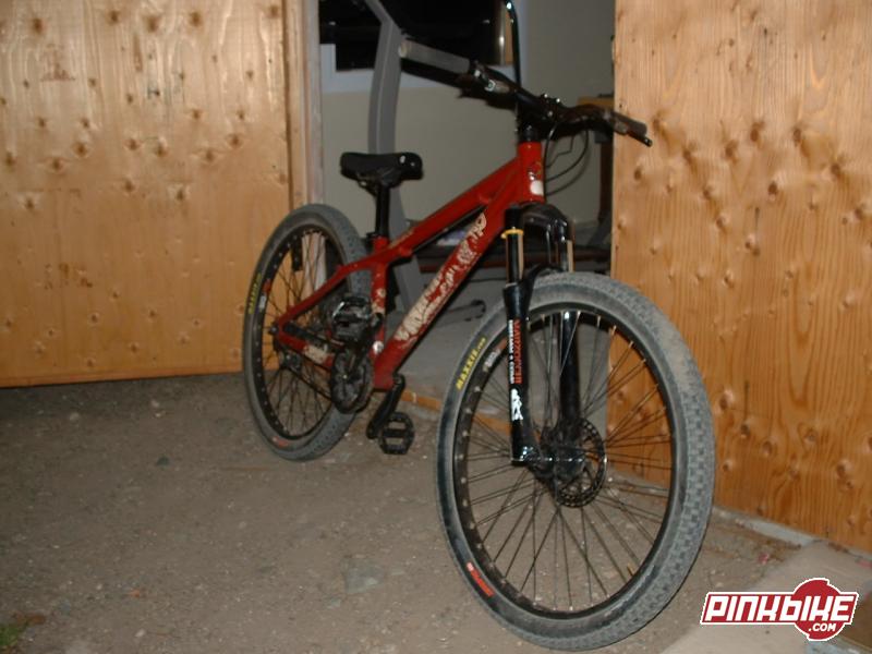 BIKE STOLEN FROM IN SIDE MY HOUSE    contact me if you have info ur_mum_211@hotmail.com  (250) 315-0222